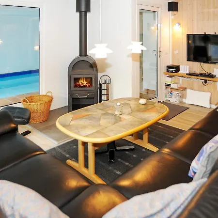 Luxury Retreat With Pool Holiday home